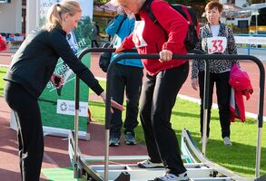 Aby svět nebyl jen pro mladé! Nadační fond Veolia spustil nový program pro seniory