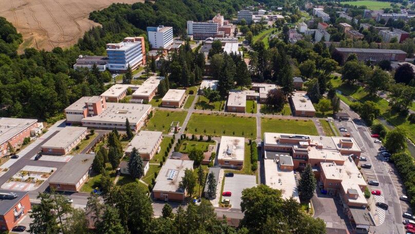 Smlouvy o dodávce elektřiny se čtyřmi nemocnicemi Zlínského kraje