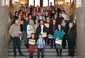 Úspěšní žadatelé o nadační příspěvky z programu STARTér převzali symbolické šeky