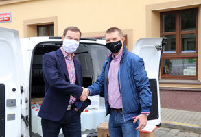 Pomáháme i partnerským městům a obcím a také seniorským organizacím. Na jejich pomoc jsme ve skupině