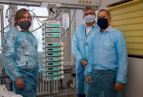 Druhá vlna předávání darů nemocnicím