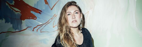 Bára Alex Kašparová, kurátorka