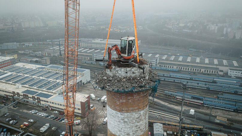 Šestá nejvyšší stavba v Praze šla k zemi. Uvolní cestu modernizaci Teplárny Michle